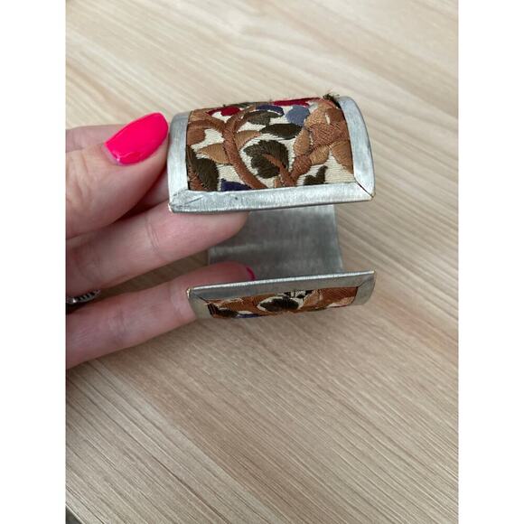 Light Pink Flower Embroidery Cuff Bracelet - Picture 3 of 6